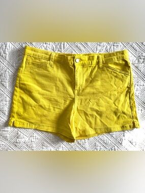 Calvin Klein Yellow Classic Cotton Denim Shorts 4” Inseam High Rise Size 12